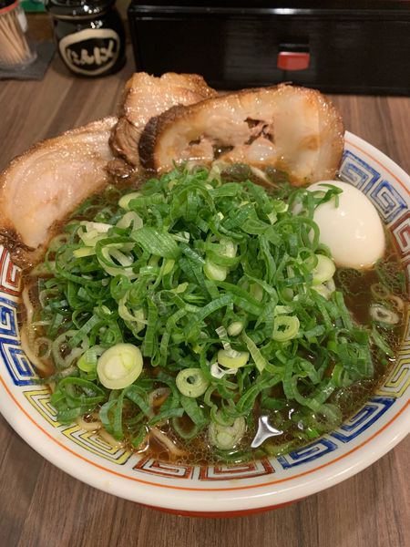 「ばかねぎラーメン(ﾁｬｰｼｭｰ半熟卵)」@京屋台 中華そば 古都ら いわき小名浜店の写真