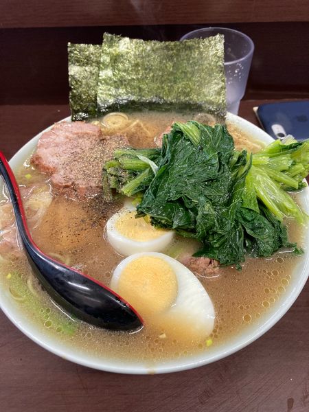 「チャーシューメン　小松菜増し（玉子は店主さんご厚意）」@ラーメンショップ 二ツ橋店の写真