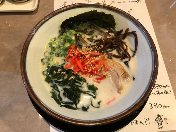 「塩豚骨ラーメン ハーフ　500円」@濃厚豚骨ラーメン だるま一家宇都宮分店 宇都宮分店の写真