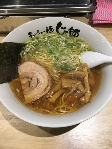 「しょう油らーめん(730円)」@チャーシュー麺 じゃん郎の写真