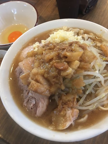 「ラーメン　1,050円　生卵　50円」@男気らーめん アカギの写真