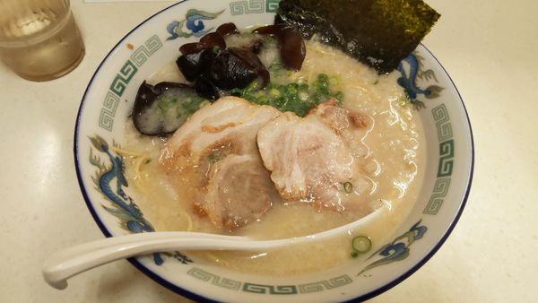 「とんこつラーメン」@ラーメンえちご 本店の写真