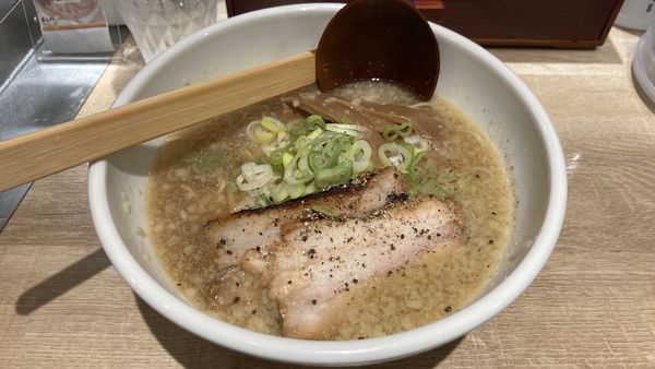 「京都屋台味醤油ラーメン」@よってこや 新宿南口店の写真