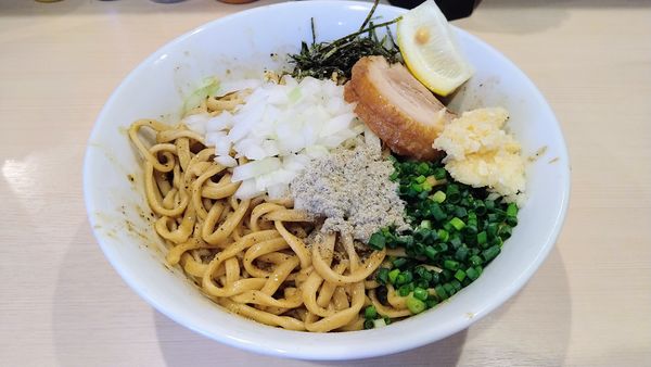 「【限定】ニボニボまぜそば(ニンニク・煮干粉)」@鷹の目 蒲田店の写真