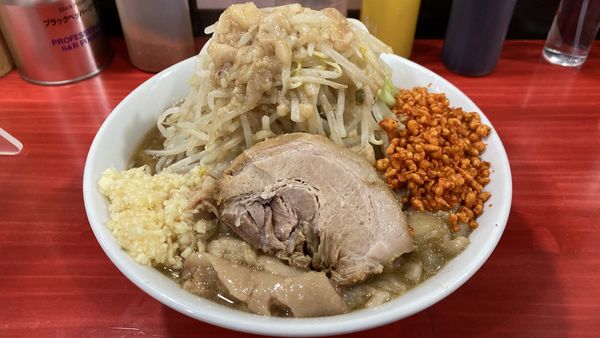 「ラーメン 小（全マシ）」@ラーメン鷹の目 明大前店の写真