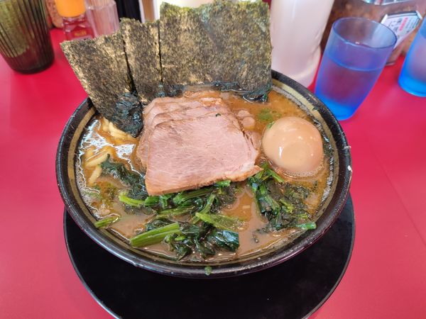 「チャーシューメン（味玉＋ほうれん草）」@家系ラーメン 王道 神道家の写真