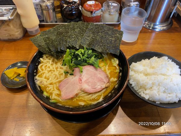 「醤油豚骨 特盛 無料大ライス フォロワー海苔５」@らーめん三郷家の写真