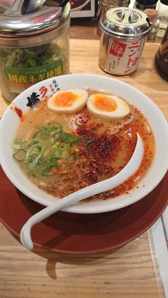 「赤ダレラーメン小+鶏もも肉の唐揚げ5個+クーポン味玉」@ラーメン横綱 千葉ニュータウン店の写真