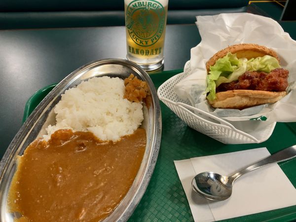 「オリジナルカレー￥484」@ラッキーピエロ 函館駅前店の写真