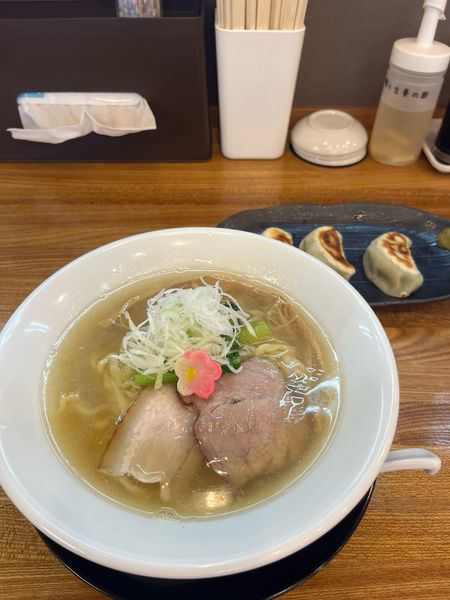 「こはね白醤油そば　鶏餃子」@麺彩 こはねの写真