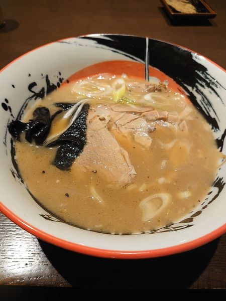 「特製醤油ラーメン＋トッピング チャーシュー」@らーめん侍の写真