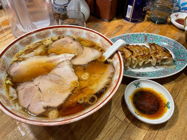 「チャーシューワンタンメン + 餃子」@石川屋の写真