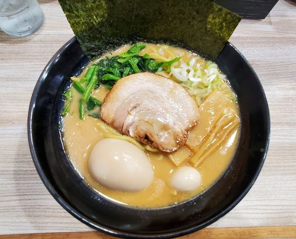 「醤油豚骨(味玉)」@金壱家の写真