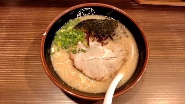 「白ラーメン_700円」@博多ラーメン 一匠 中野店の写真