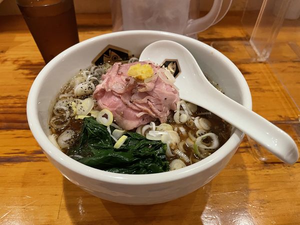 「真鯛ブラックらーめん」@真鯛らーめん 麺魚の写真