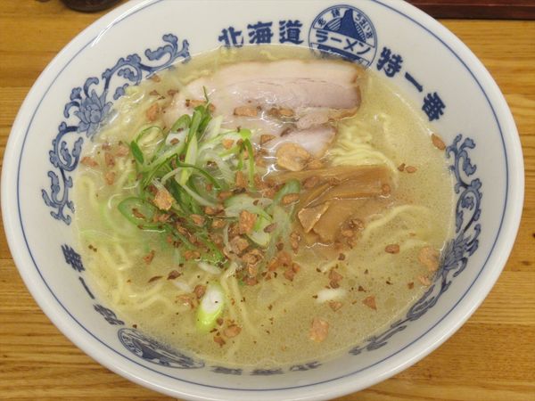 「にんにくらーめん（塩）（710円）」@北海道ラーメン 特一番 聖蹟桜ヶ丘店の写真