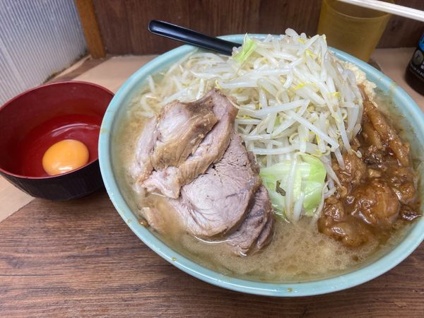 「大豚ラーメン(野菜ニンニク、アブラマシマシ)¥950+生卵¥50」@ラーメン二郎 池袋東口店の写真