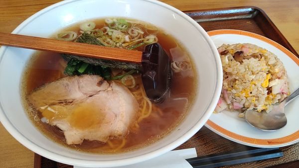 「ラーメン半チャーハンセット」@中華 さたけの写真