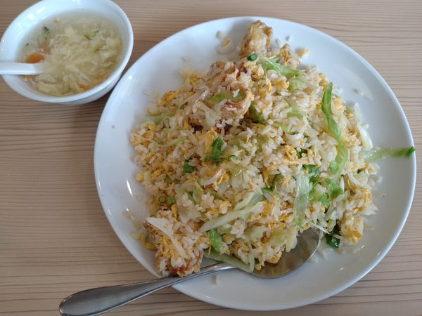 「タラバカニ入りチャーハン　１２９８円」@味道の写真