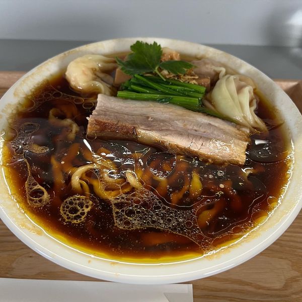 「ワンタン付き醤油らーめん　きりっと　手揉み」@あはれの写真