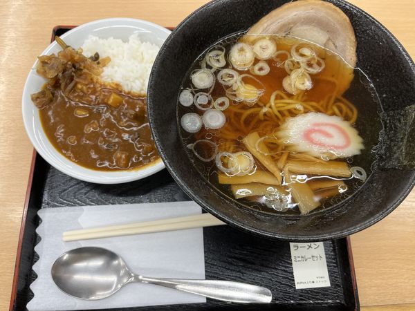 「ラーメンミニカレーセット」@前沢SA 上り線 スナックコーナーの写真
