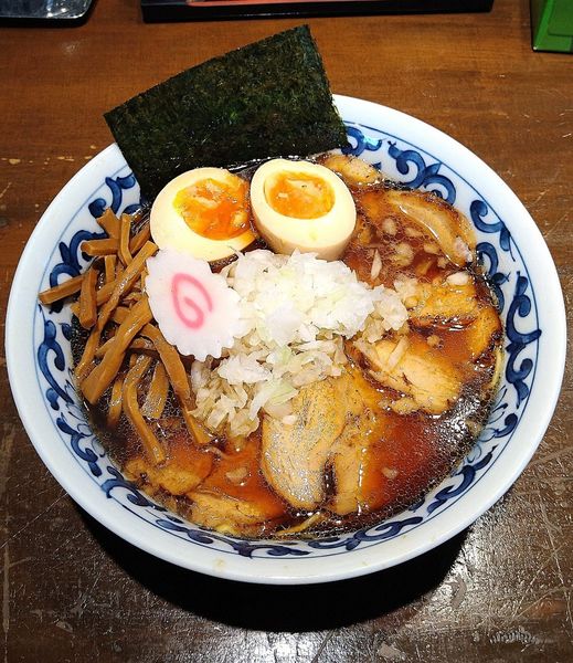 「寛虎ラーメン 710円＋贅沢のせ 270円」@寛虎の写真