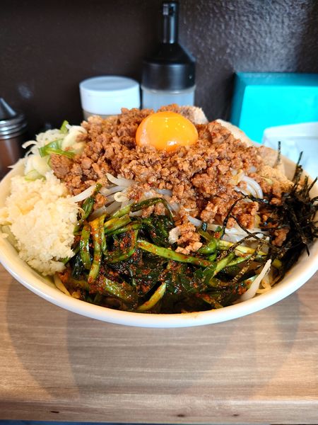 「限定 甘辛台湾まぜそば大麺マシ  全体的」@豚仙人 鶴見店の写真