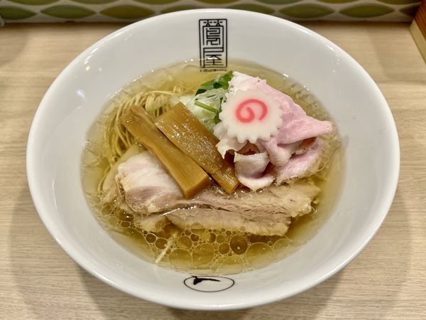 「ハイネケン 小瓶 → 塩チャーシュー麺 ＋ ネギ塩あえ玉」@鶯屋の写真