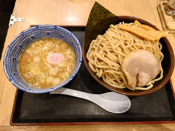 「つけ麺(あつもり)　中盛¥790」@舎鈴 田町駅前店の写真
