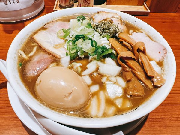 「濃口特製煮干そば」@中華そば ひらこ屋 東京ラーメンストリート店の写真