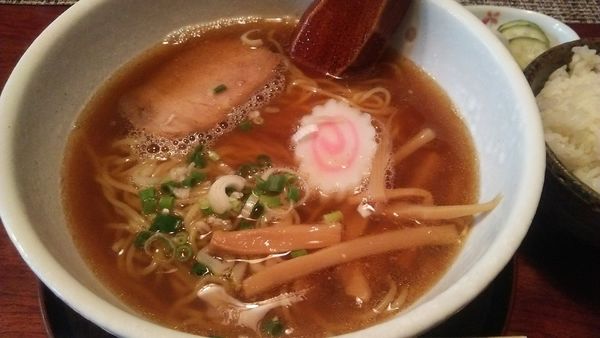 「ラーメン 620円＋半ライス 170円」@太新の写真