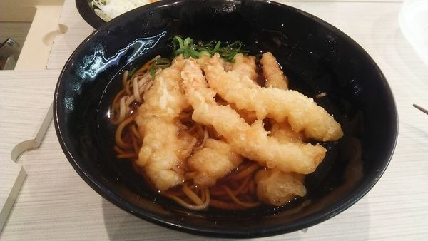 「大漁えび天そば 418円」@はま寿司 春日部中央店の写真