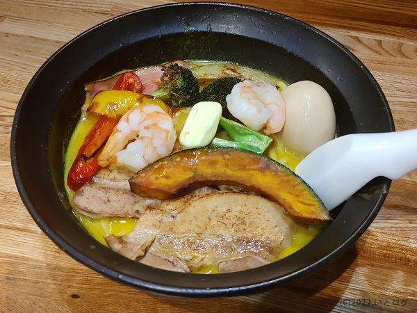 「ハッピーハロウィンラーメン(全部のせ)」@らぁめん・つけめん 豚火の写真