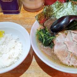 チャーシューメン+半ライス