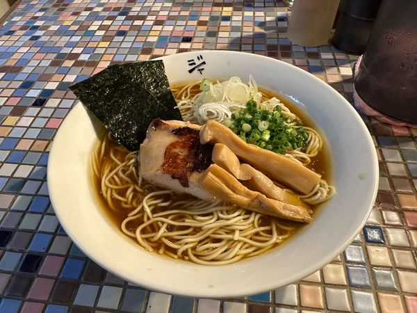 「醤油ラーメン」@らあめん ジャの写真