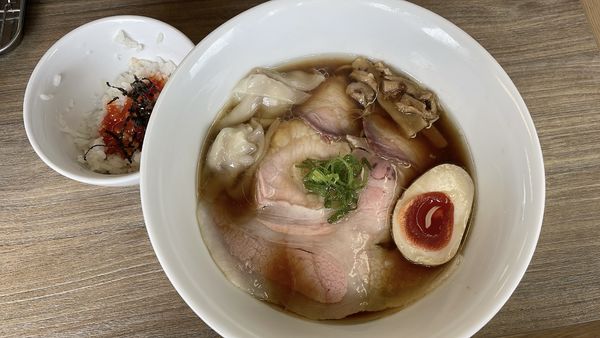 「特製醤油そば+卵黄漬け丼」@中華そば 和渦 TOKYOの写真