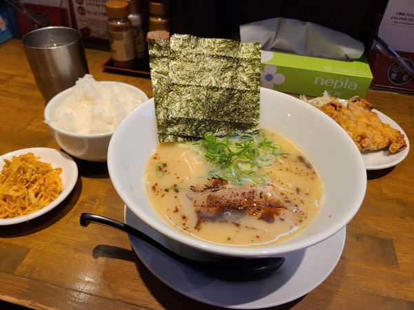 「ラーメン+唐揚げ+ご飯セット(990円)」@麺屋愛都 今出川店の写真