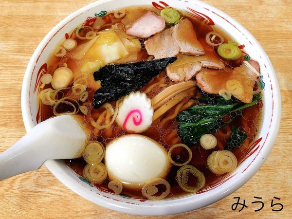 「ワンタンメン（850円）、ゆで卵（CP）」@手打ちラーメン みうらの写真