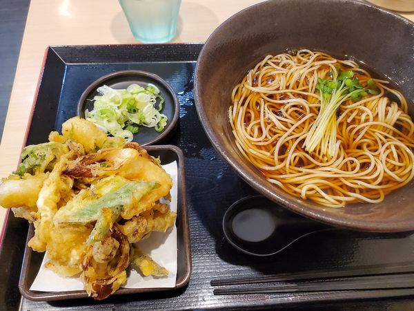 「季節のかきあげそば(海老としめじ)・温(630円)＠ゆで太郎」@ゆで太郎 長者町店の写真