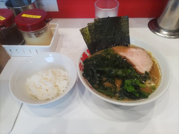 「ラーメン＋ワカメ」@ラーメン 三浦家の写真