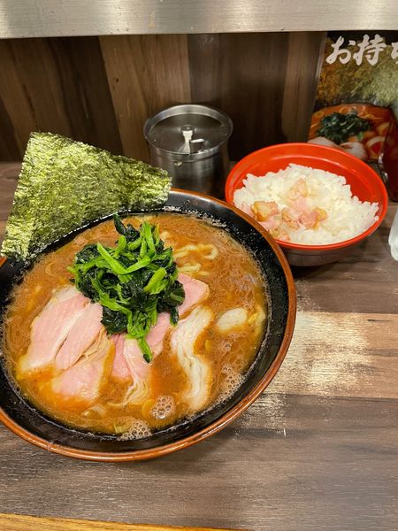 「ラーメン＋小ライス」@神田ラーメン わいず 神田本店の写真