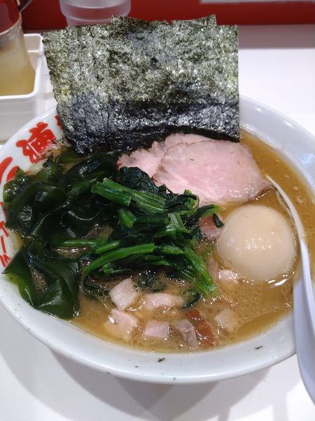 「上ラーメン＋ワカメ」@ラーメン 三浦家の写真