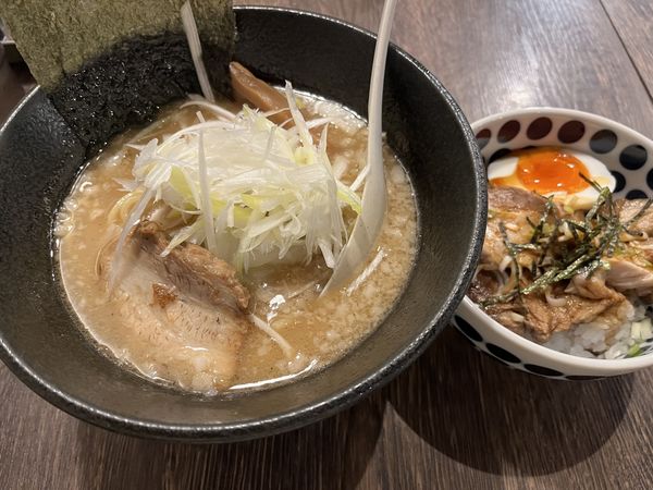 「ネギ塩らーめん＆チャーシュー丼」@ななほしの写真