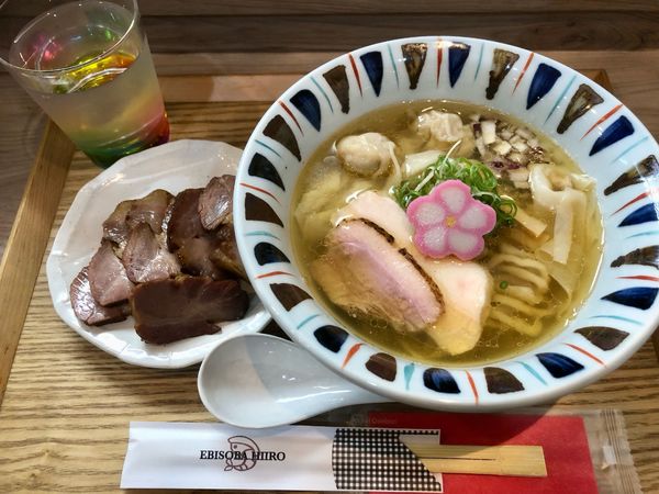 「淡麗わんたんえびそば(汐)＋吊るし焼き」@えびそば 緋彩の写真