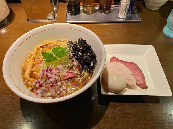 「豊深煮干しそば　醤油　特製トッピング」@麺や 虎徹の写真