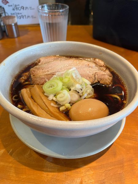 「ラーメンmicroチャーシュー乗せ」@人類みな麺類 東京本店の写真