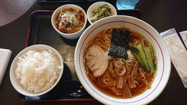 「令4・10・10もつ煮定食(940円)」@手もみラーメン もりもり亭の写真
