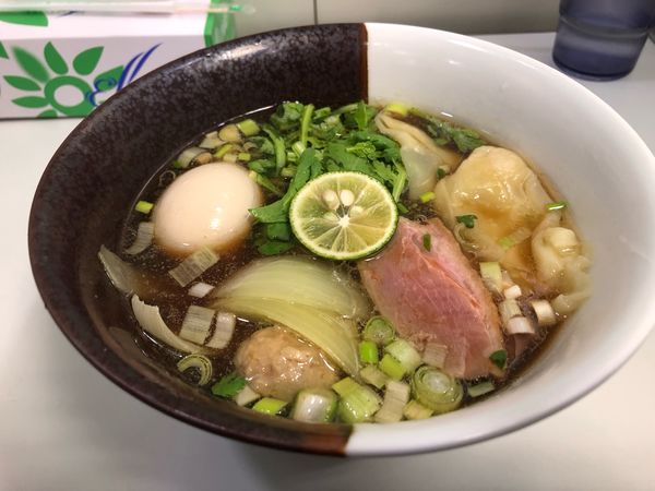 「特製鴨醤油らーめん」@饗 くろ㐂の写真