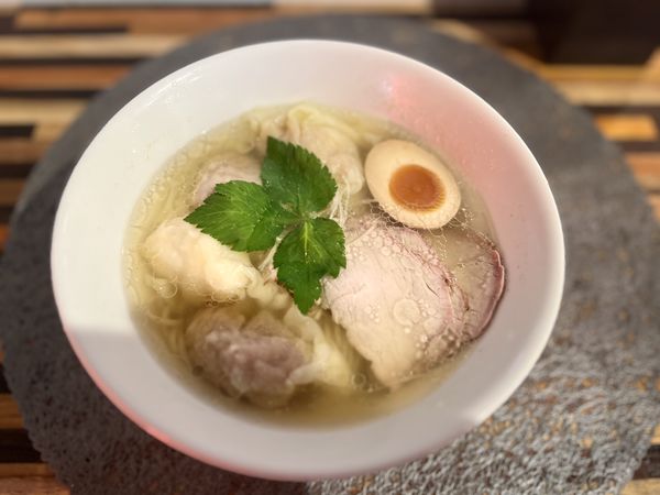 「肉2エビ2ワンタンしお山椒ラァ麺1200円」@麺屋おやゆびの写真