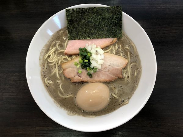 「濃厚煮干ソバ＋味玉トッピング」@三和 中華ソバ店の写真